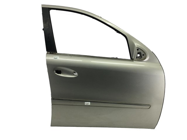 Пассажирская передняя дверь A1647200205 MERCEDES