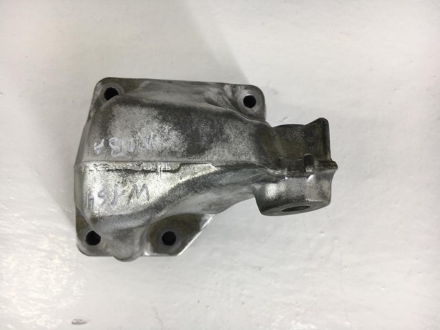 MERCEDES A6422230204 Кронштейн подушки (опоры) двигателя левой в наличии Киев