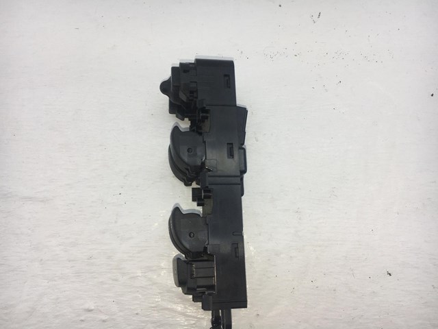 AH2214540AC LAND ROVER Кнопочный блок управления стеклоподъемником передний левый купить в Каменское