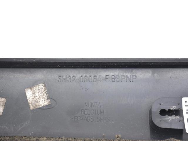 DCB000305PNP LAND ROVER Молдинг лобового стекла правый купить в Чернигов