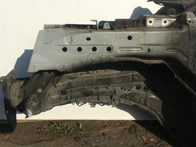LAND ROVER LR000782 Боковина кузова левая в наличии Киев