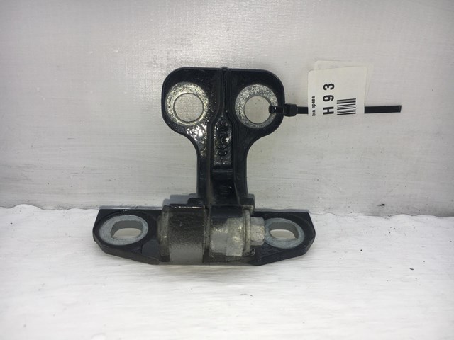 Петля задней правой двери LR018034 LAND ROVER