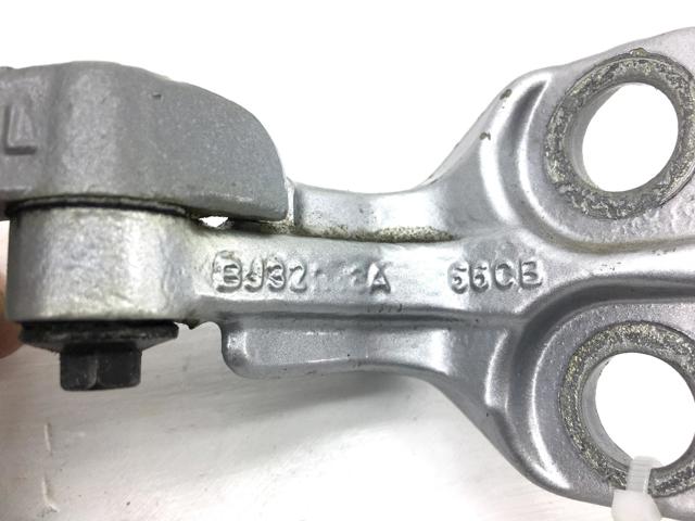 LAND ROVER LR027583 Петля двери передней правой в наличии Ровно