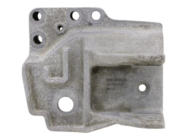 Кронштейн подушки (опоры) двигателя, правой LR037029 LAND ROVER