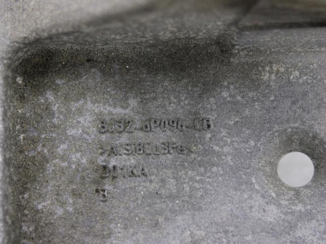 LR037029 LAND ROVER Кронштейн подушки (опоры) двигателя правой купить в Ровно