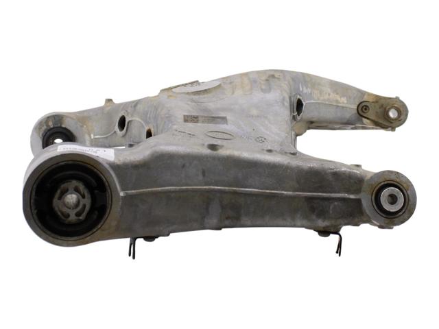 Рычаг задней подвески нижний, правый LR060774 LAND ROVER