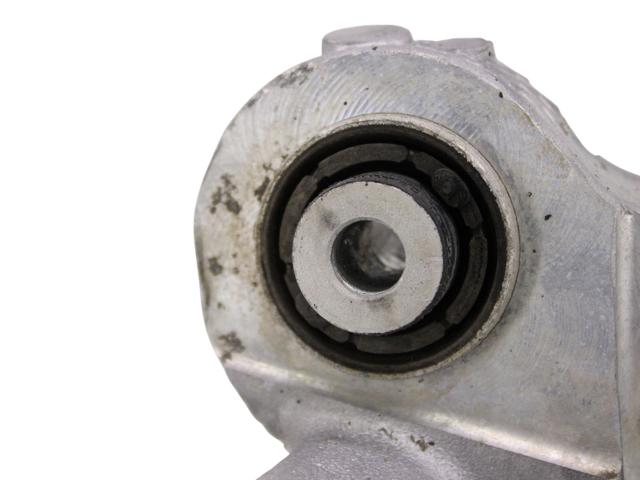 LR114257 LAND ROVER Цапфа задняя правая купить в Сумы
