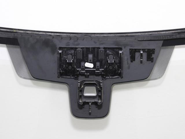 LAND ROVER LR137644 Стекло лобовое  в наличии Винница