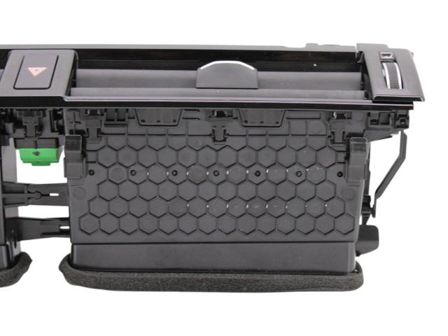 LR137649 LAND ROVER Решетка вентиляции салона на "торпедо" купить в Харьков