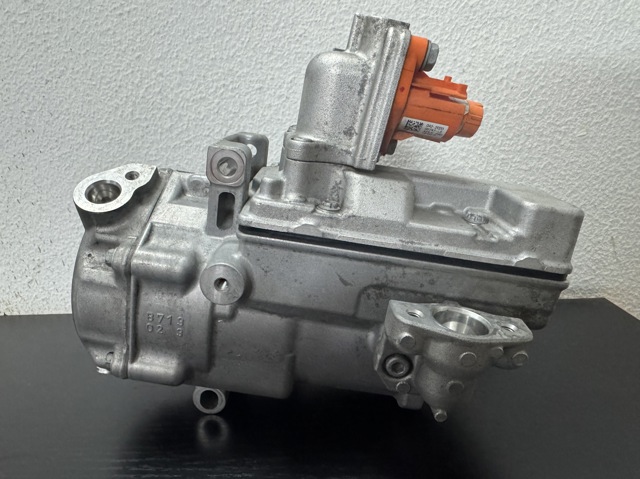 RENAULT 926005749R Компрессор кондиционера в наличии Павлоград