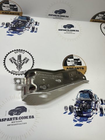 Кронштейн усилителя переднего бампера 51117498085 BMW