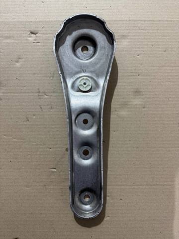 Кронштейн задней балки 31106861142 BMW