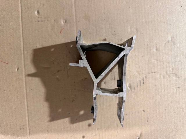 Кронштейн усилителя переднего бампера 51117357216 BMW