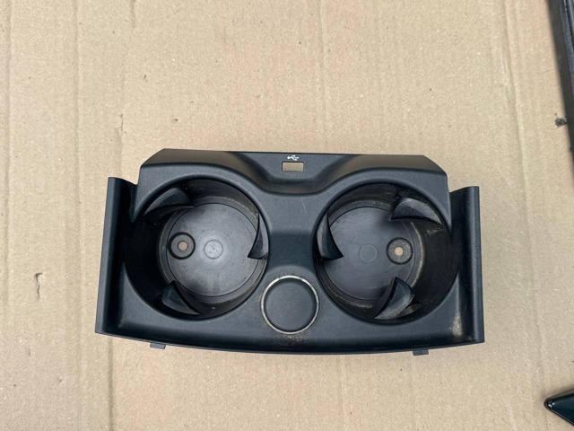 Подстаканник подлокотника центральной консоли 51166833813 BMW