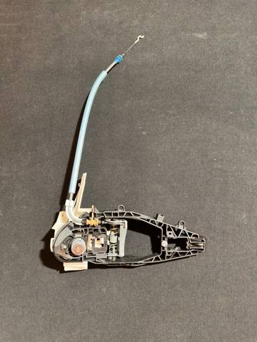 Держатель наружной ручки двери, передней левой 51219881775 BMW