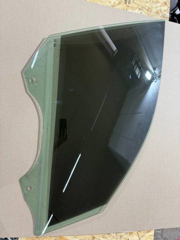 Стекло пассажирской двери 51337430938 BMW
