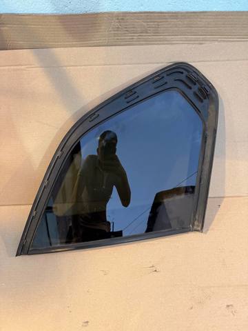 51377444077 BMW Стекло кузова (багажного отсека) левое купить в Николаев