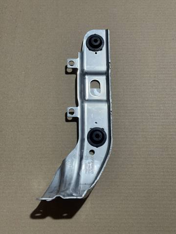 Кронштейн радиатора нижний 51647357222 BMW