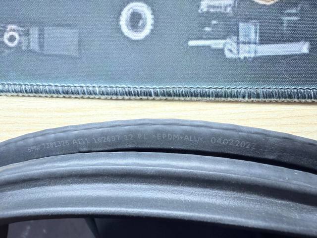 Уплотнитель двери задней, (на кузове) 51727468732 BMW