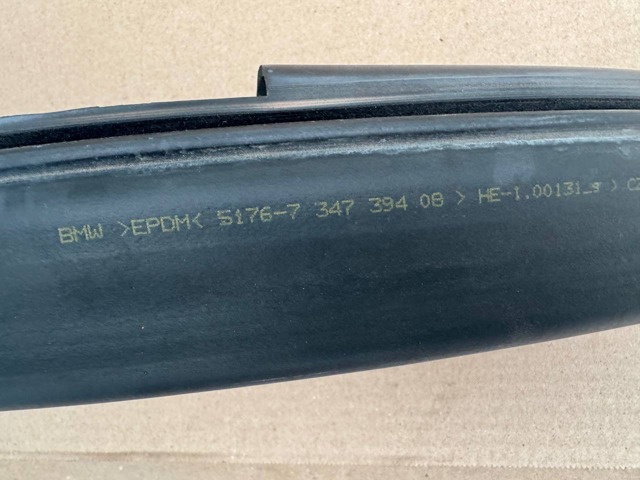 Уплотнитель под капот 51767347394 BMW
