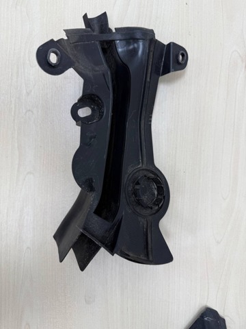 Резинка под капот 51767349602 BMW