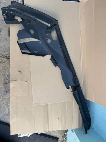 Уплотнитель крыла 51767418197 BMW