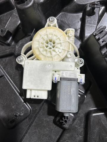 Мотор стеклоподъемника двери передней, правой 61359479072 BMW