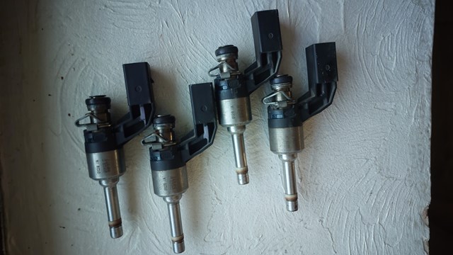 Клапанная форсунка 03C906036F VAG