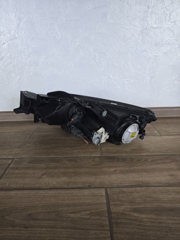 MAZDA EH1051030 Фара правая в наличии Черновцы
