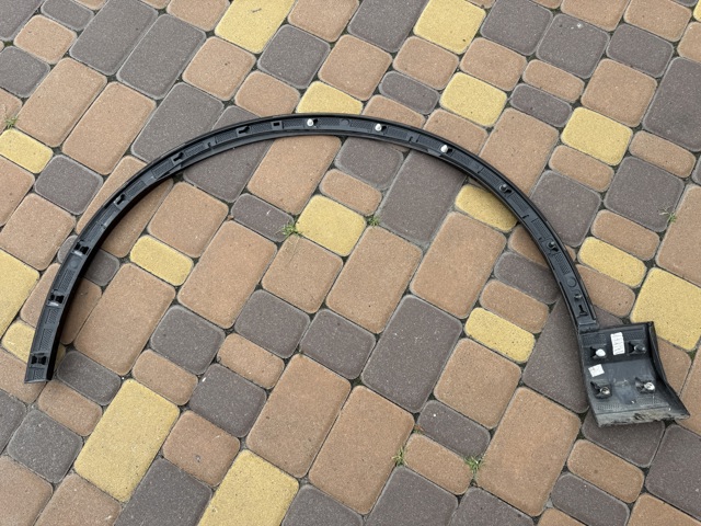 Молдинг арки крыла переднего, правый 4M0853718J VAG