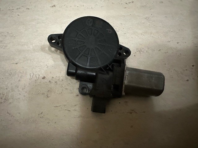 D6515958X MAZDA Мотор стеклоподъемника двери передней левой купить в Каменское