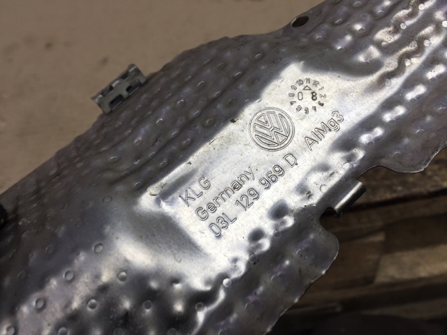 Крышка выпускного коллектора 03L129969D VAG