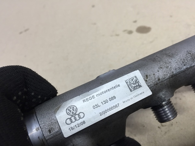Топливная рампа 03L130089 VAG