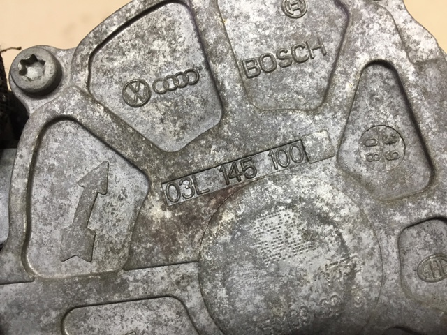 Вакуумный насос 03L145100 VAG