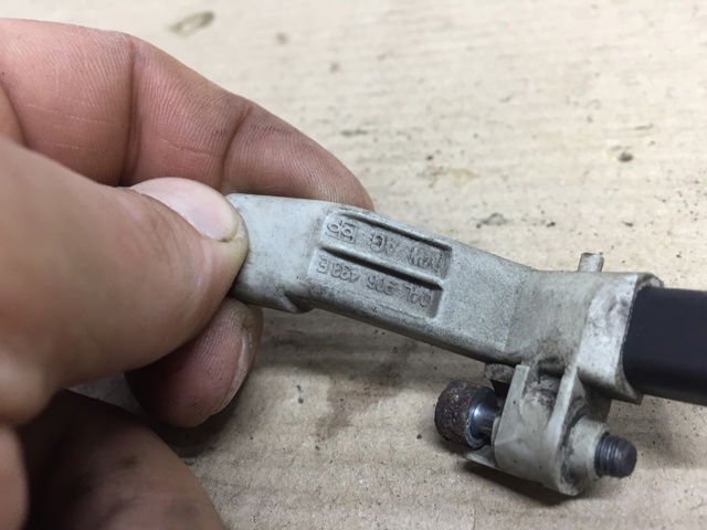 Датчик положения коленвала 04L906433E VAG