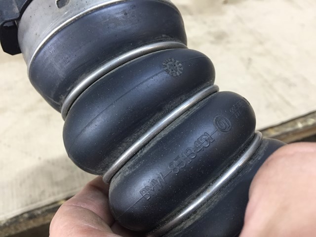 Патрубок интеркуллера 11618513451 BMW