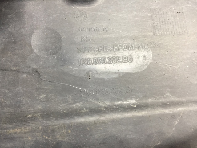 Защита днища, правая 1K0825202BG VAG