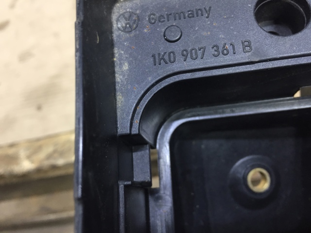 Корпус блока предохранителей 1K0907361B VAG