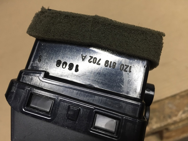 Решетка воздуховода правая 1Z0819702A VAG