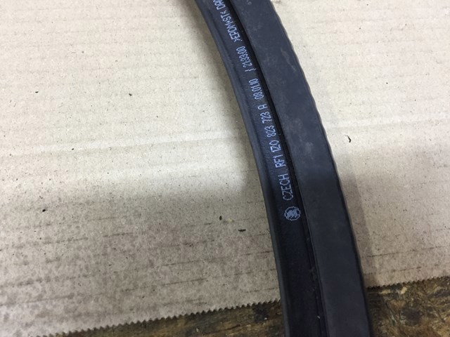 Уплотнитель под капот 1Z0823723A VAG