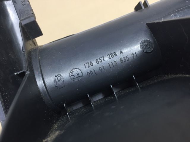 Молдинг (накладка) приборной панели "торпедо", центральный 1Z0857289A47H VAG