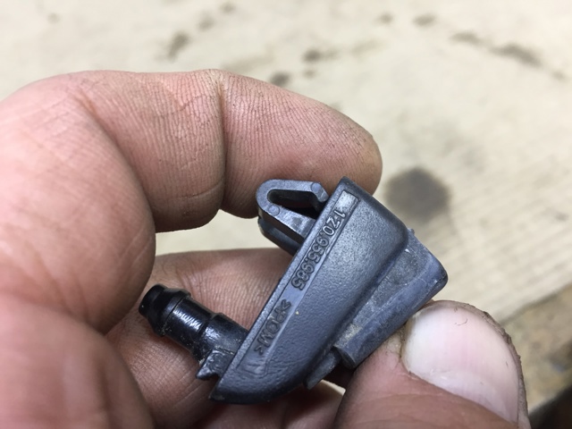 Форсунки стеклоочистителя 1Z0955985 VAG