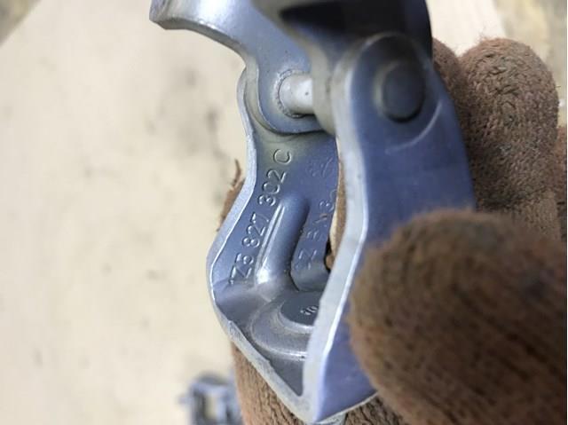 Петля стекла ляды 1Z5827302C VAG
