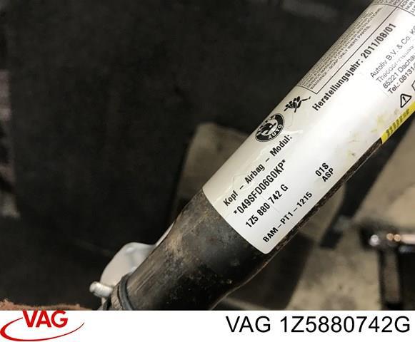 Шторка боковая правая 1Z5880742G VAG