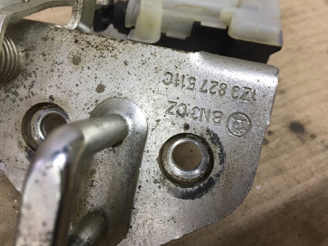 Фиксатор замка крышки багажника 1Z9827511C VAG