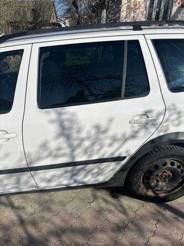 Задняя левая дверь Skoda Octavia 2 A5