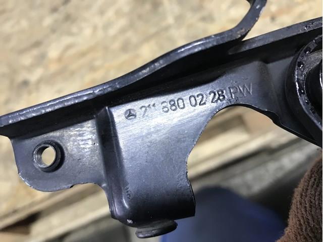 Завеса капота правая 2118800228 MERCEDES