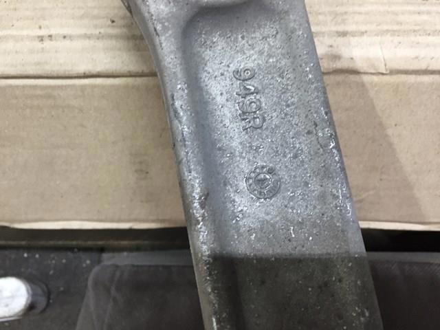 Рычаг передней подвески нижний, правый 31126798108 BMW