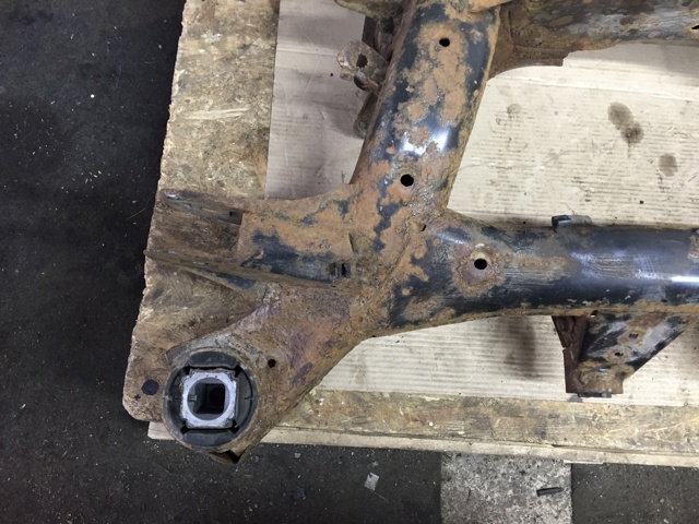 Подрамник задний 33316863815 BMW