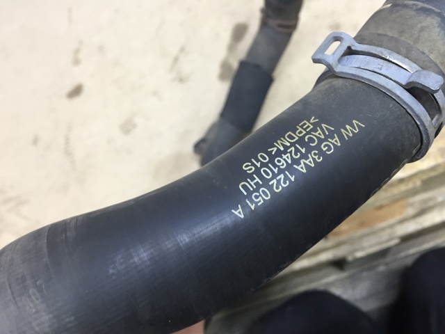 Патрубок радиатора охлаждения нижний 3AA122051A VAG